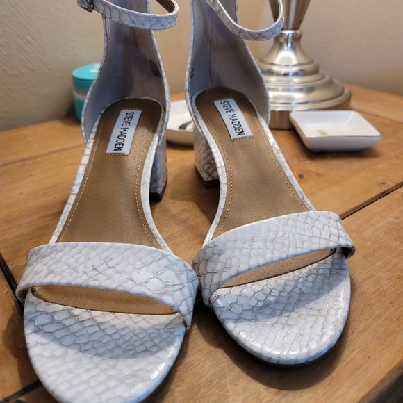 NWT Steve Madden Renee White and Grey Heels - Picture 2 of 14